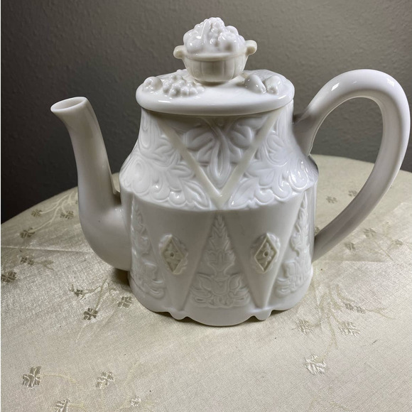 Butler's Pantry by Lenox White Ceramic Teapot - Picture 1 of 8